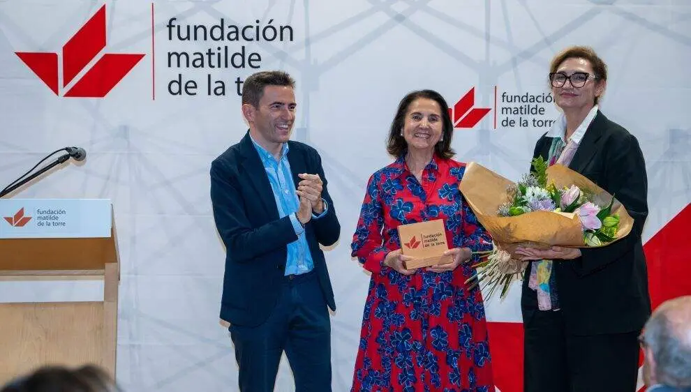 Un momento del acto de entrega de la distinción.
