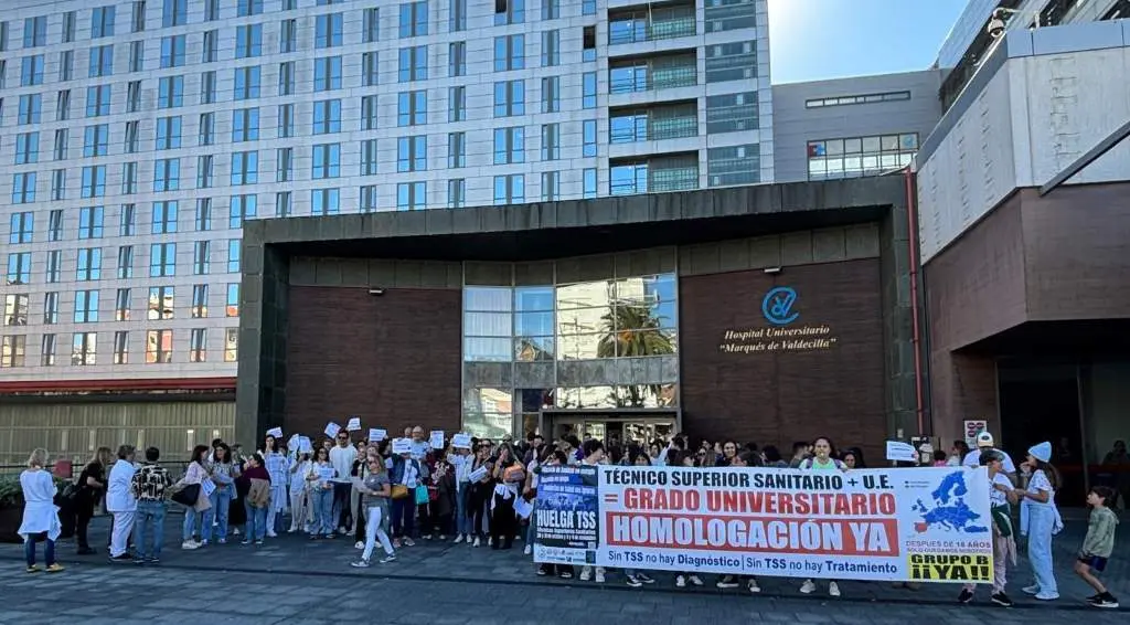 Concentración de los Técnicos Sanitarios en el Hospital Universitario Marqués de Valdecilla.