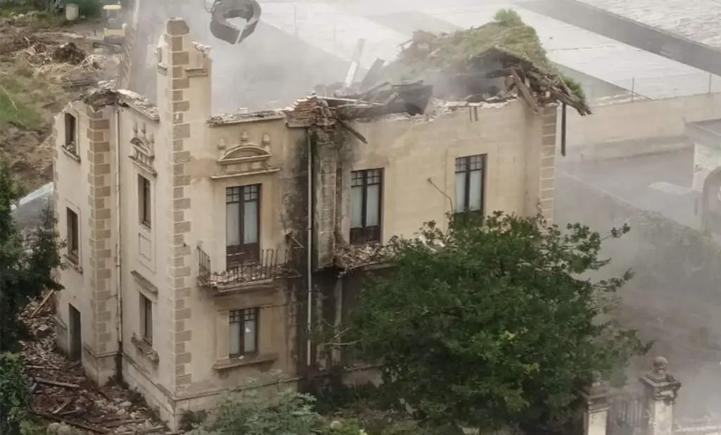 Demolición de Villa Mercedes en Laredo.