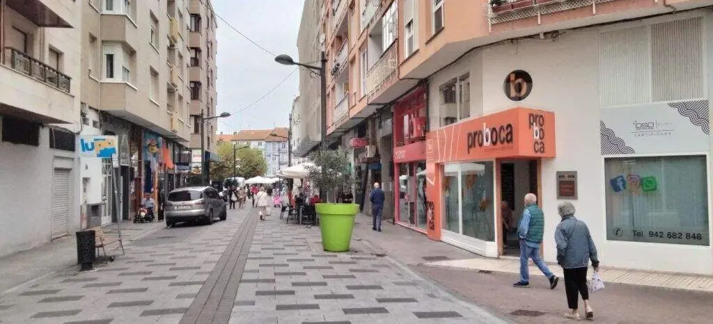 Calle Las Huertas en Santoña. R.A.