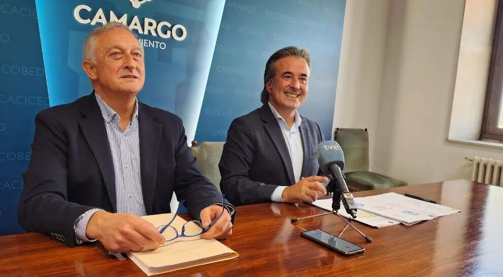 Bárcena y Movellán, a la derecha, en rueda de prensa.