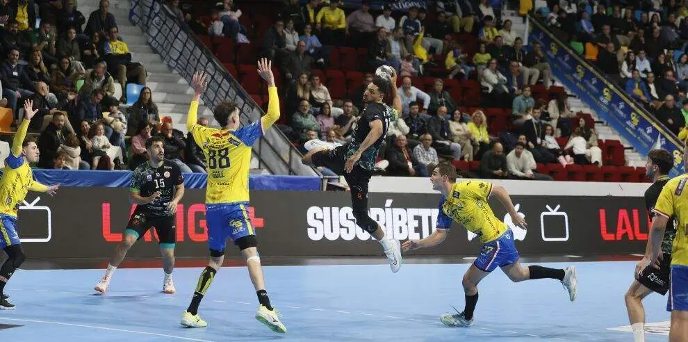 Un momento del encuentro ante el Caserío.