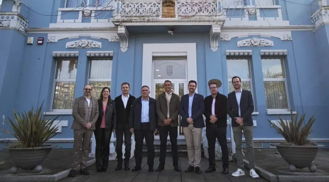 Asistentes a la comisión en el Ayuntamiento de Colindres.