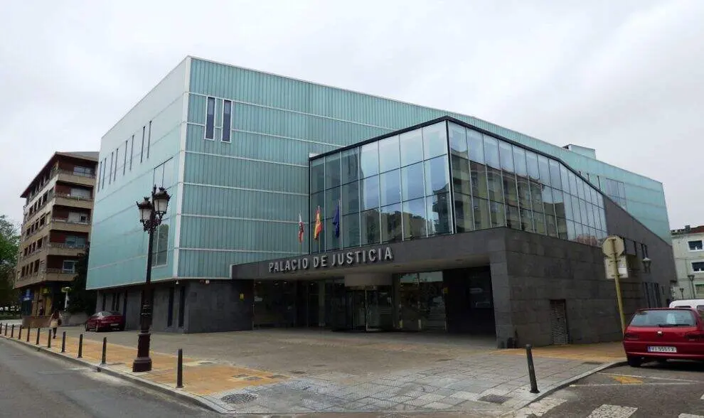 Palacio de Justicia en Torrelavega. R.A.