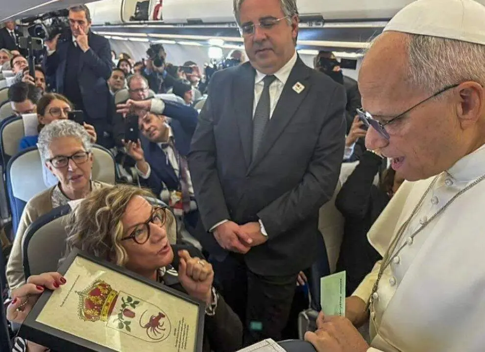 Un momento del viaje y el encuentro con los periodistas.