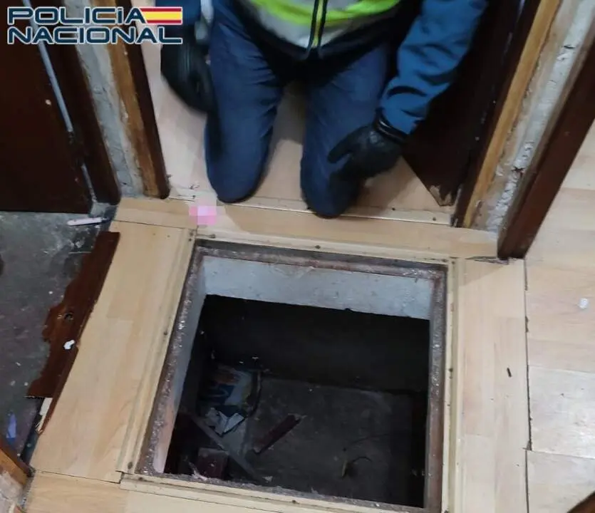 Intervención de la Policía Nacional en Torrelavega y Barreda.