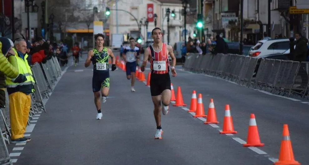 Atletas en la carrera.