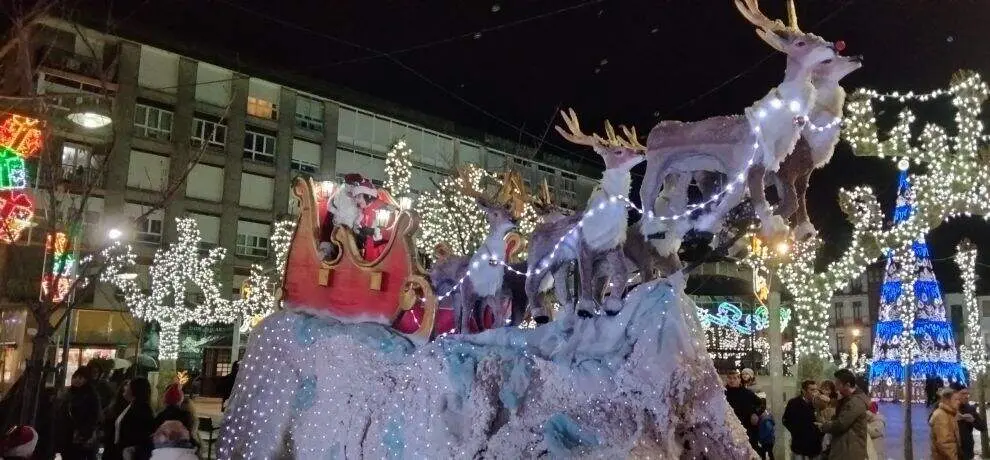 Pap&aacute; Noel recorri&oacute; las calles de Santo&ntilde;a. R.A.
