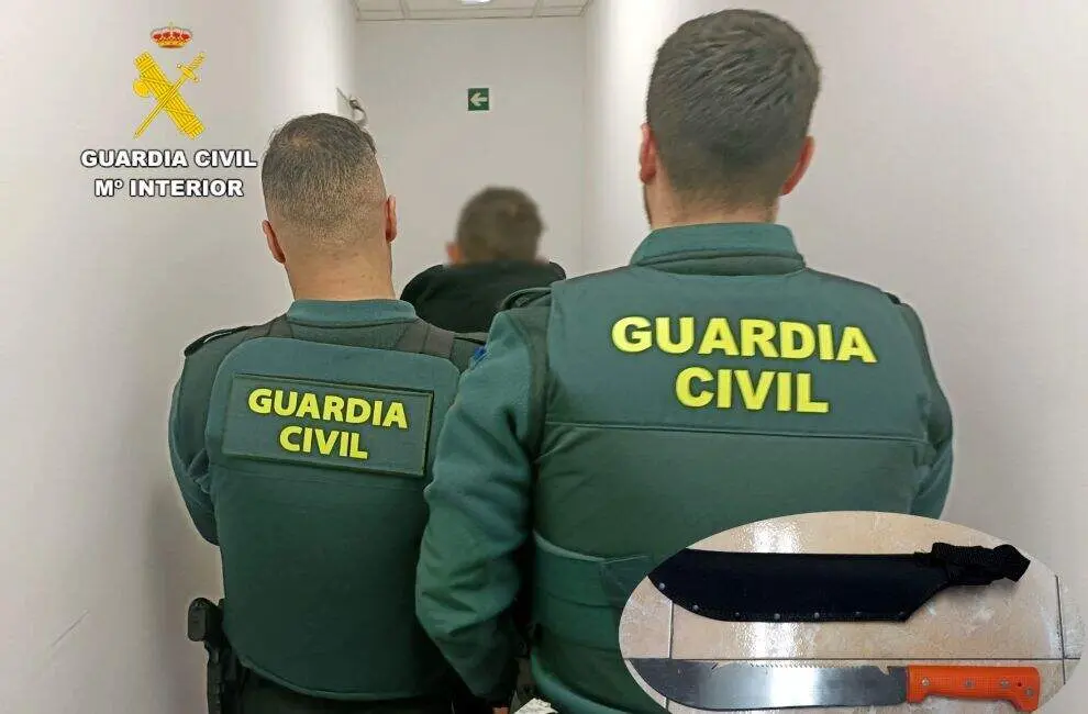 Uno d e os detenidos por el posible robo a la farmacia de Camargo.