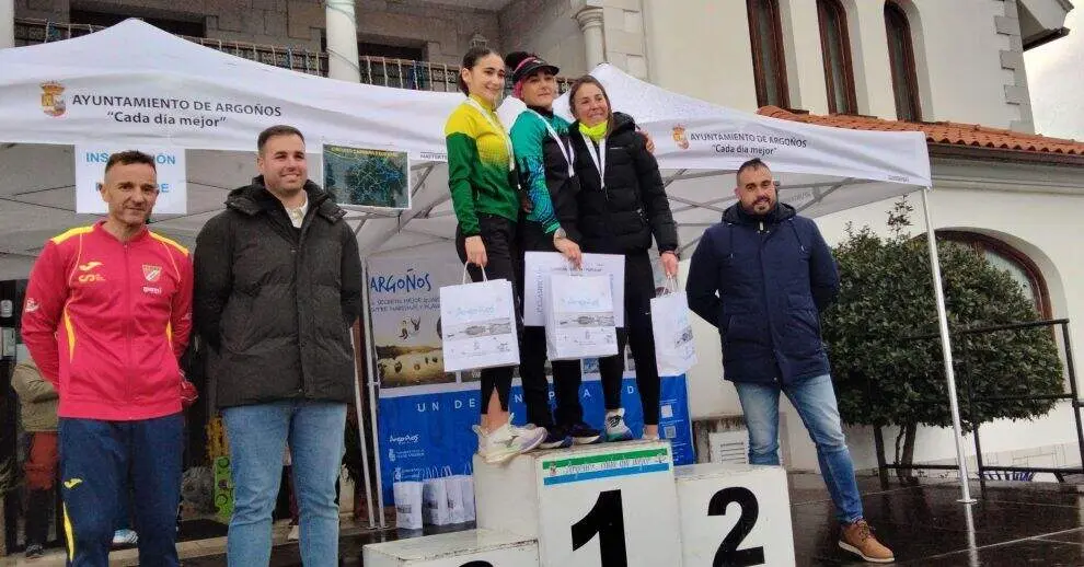 P&oacute;dium de las f&eacute;minas. R.A.