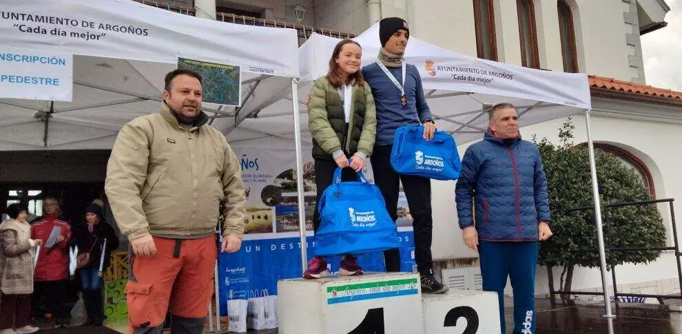 Los atletas locales. R.A.