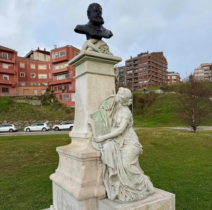 Escultura Augusto Gonz&aacute;lez Linares.