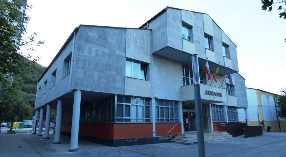 Juzgado en el Parque de Manzanedo en Santo&ntilde;a. R.A.