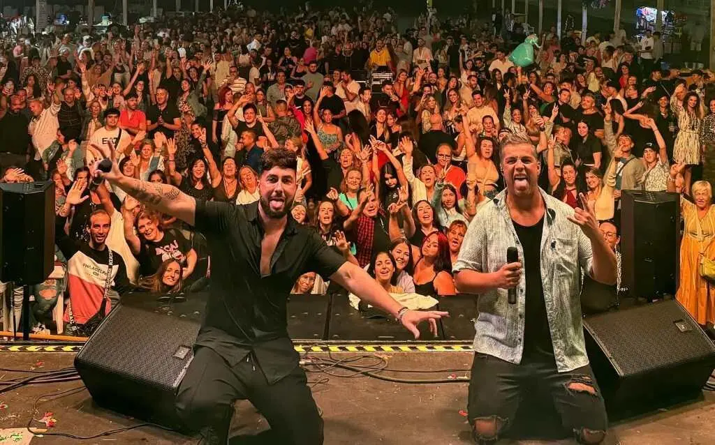 Los gaditanos Decai sobre el escenario.