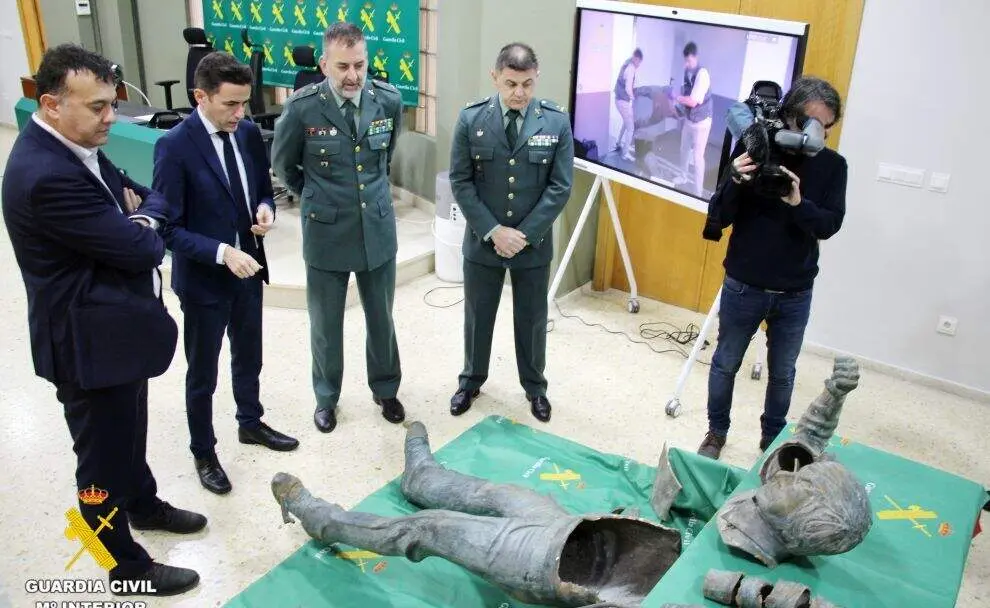 Recuperada troceada la escultura de Seve Ballesteros.