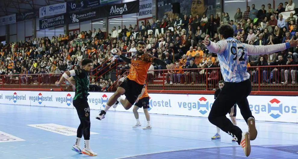 Un momento del partido en el Vicente Trueba.