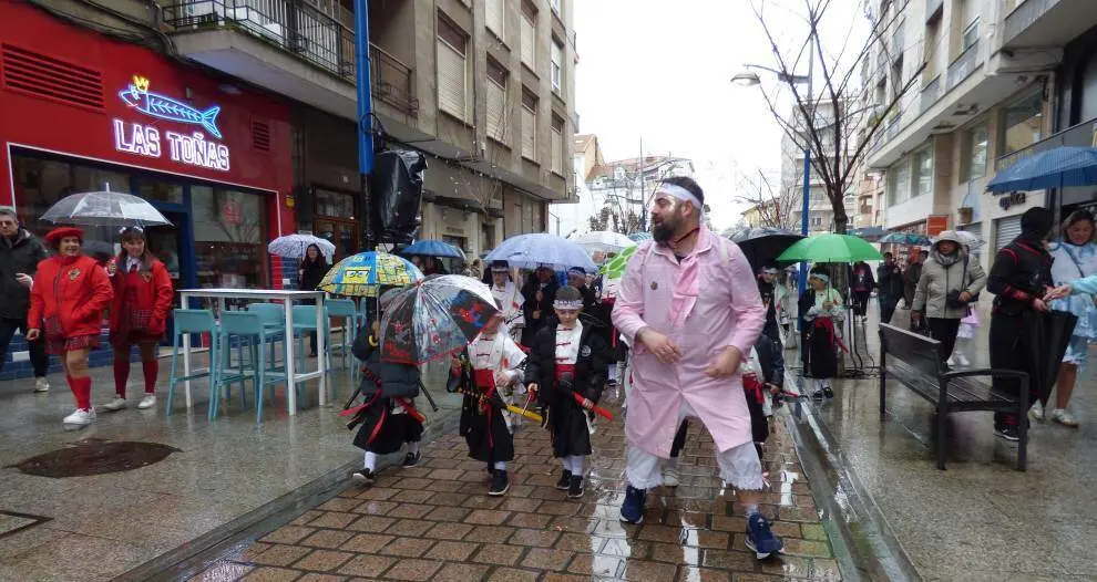 Murga infantil por las calles de Santo&ntilde;a. R.A.