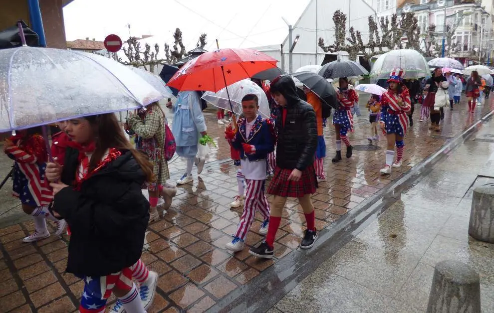 Escaso p&uacute;blico debido a la lluvia. R.A.