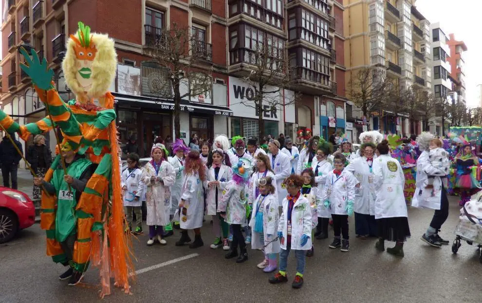 Los cient&iacute;ficos en el desfile. R.A.
