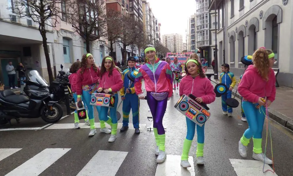La juventud estuvo presente en el desfile. R.A.