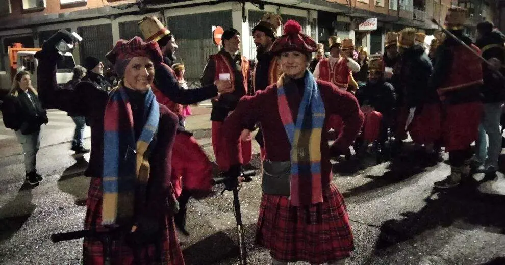 El tiempo no impidi&oacute; la presencia de los grupos. R.A.