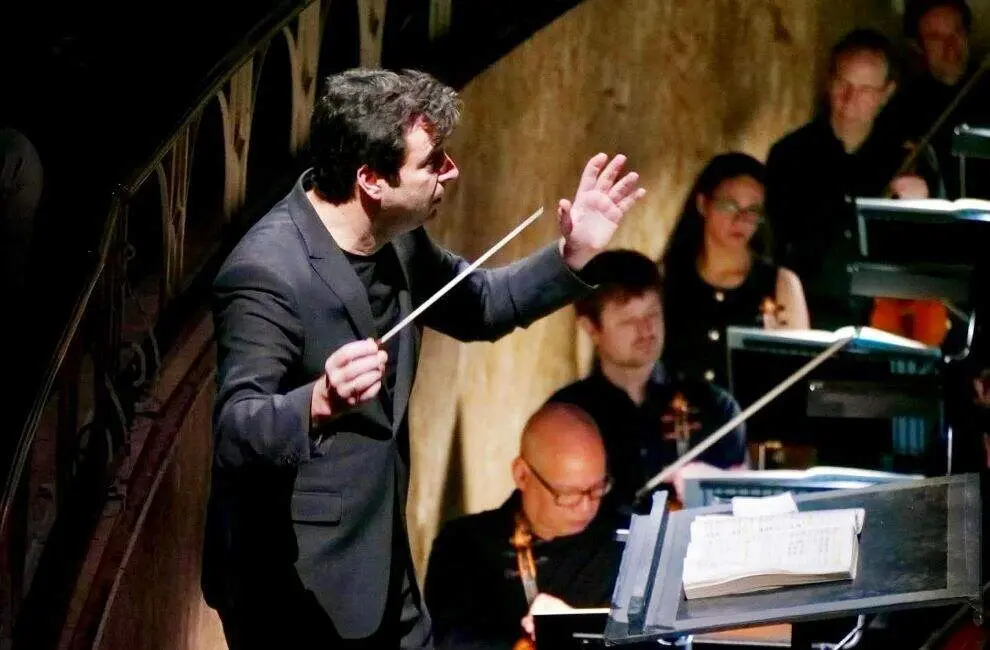 El director &Oacute;liver