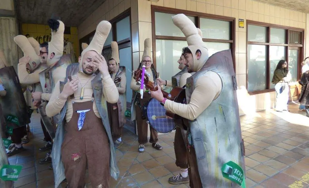 La murga Pichucas en el muelle. R.A.
