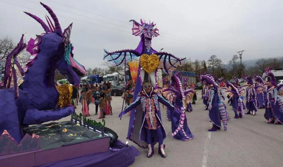 El grupo 'Coraz&oacute;n de dragones'. R.A:
