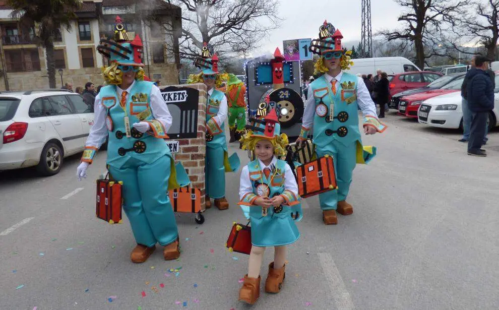 La salida tuvo lugar desde el campo de f&uacute;tbol. R.A.