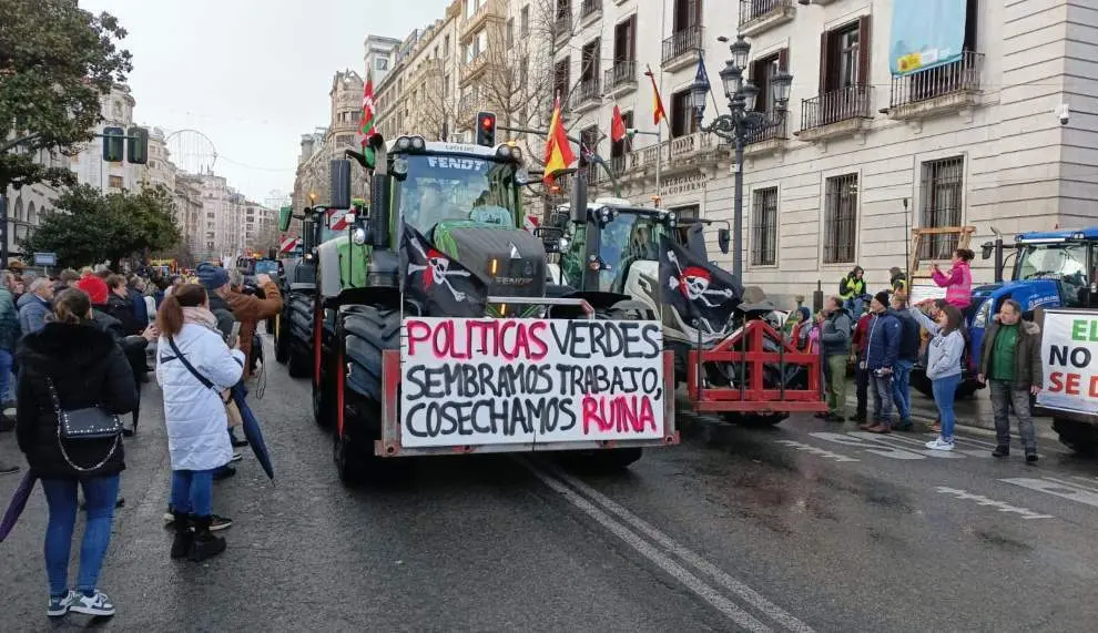 Tractorada de los ganaderos en Santander.