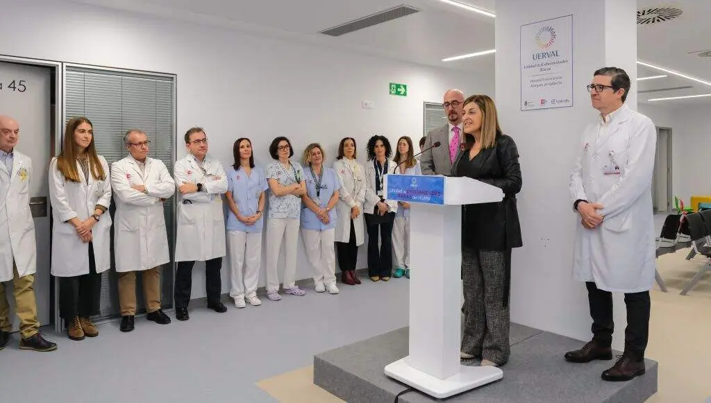 Un momento de la inauguraci&oacute;n de las nuevas instalaciones en el Hospital Universitario Marqu&eacute;s de Valdecilla.