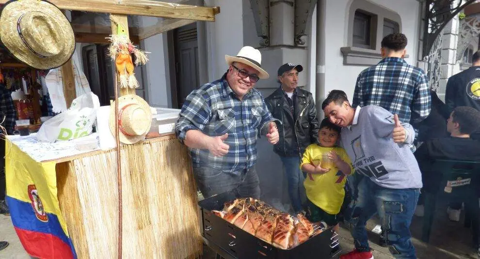 Asando la carne. R.A.