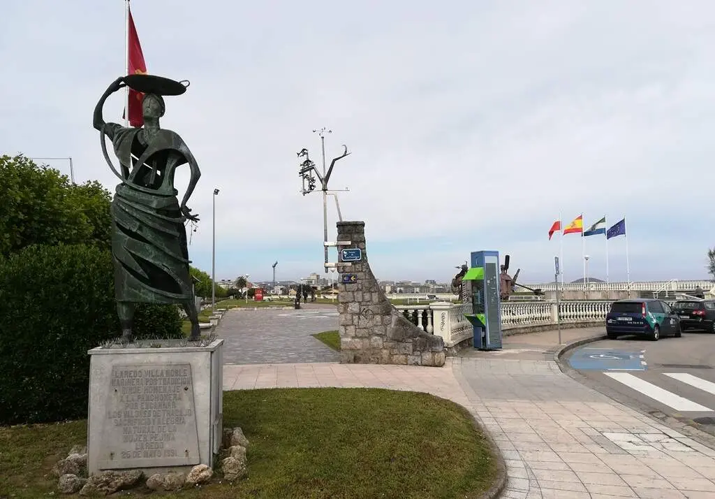 Paseo mar&iacute;timo de Laredo. R.A.