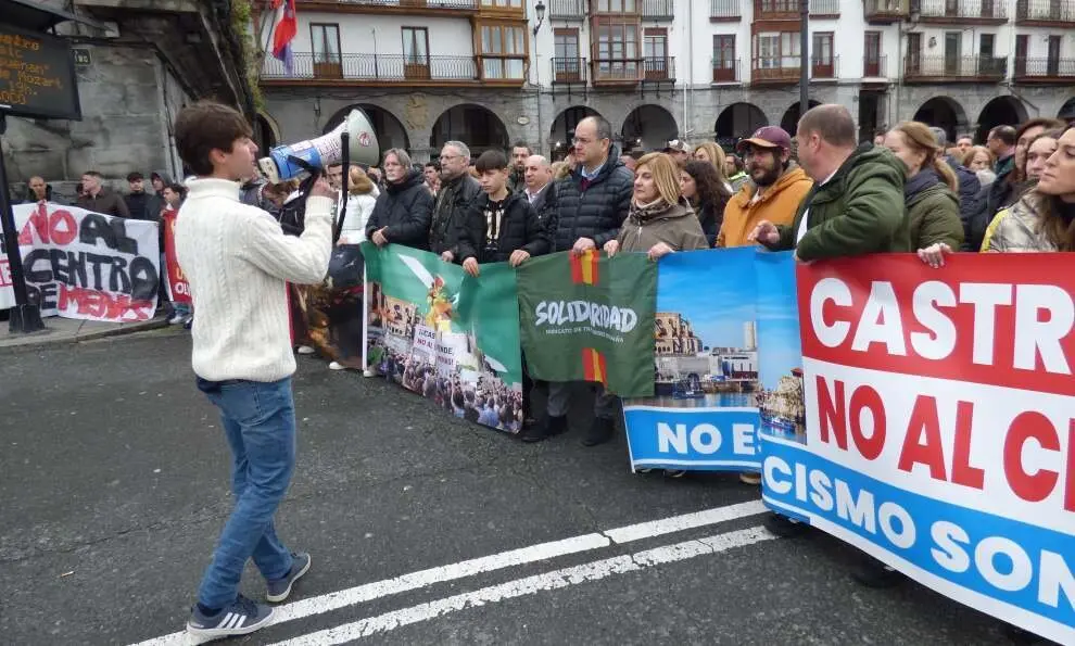 Patrullas Castro explica los motivos de la protesta. R.A.