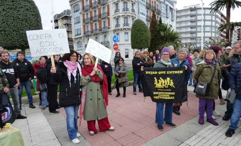 Mensajes en las pancartas de apoyo a los Menas. R.A.