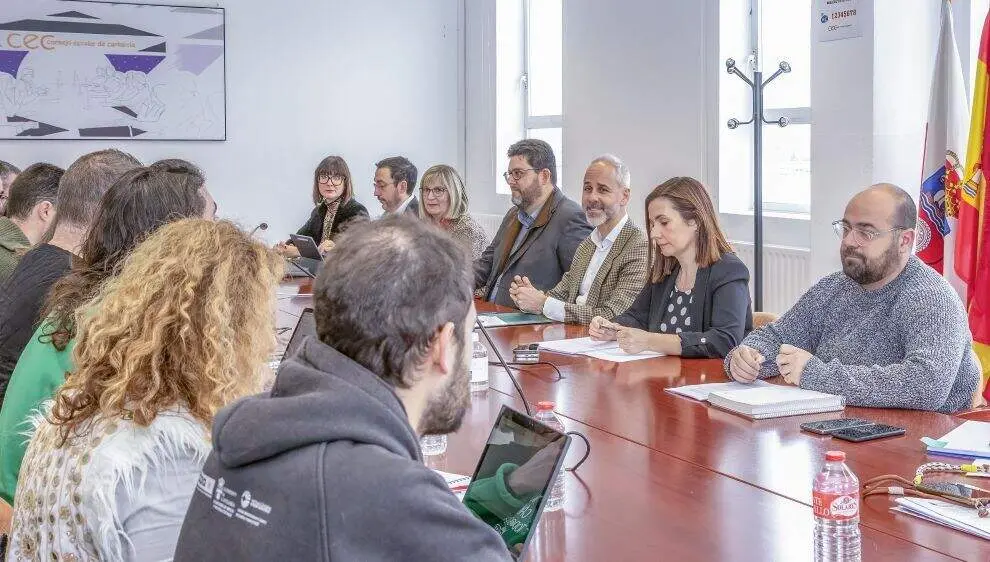 Reuni&oacute;n entre Educaci&oacute;n y los docentes.