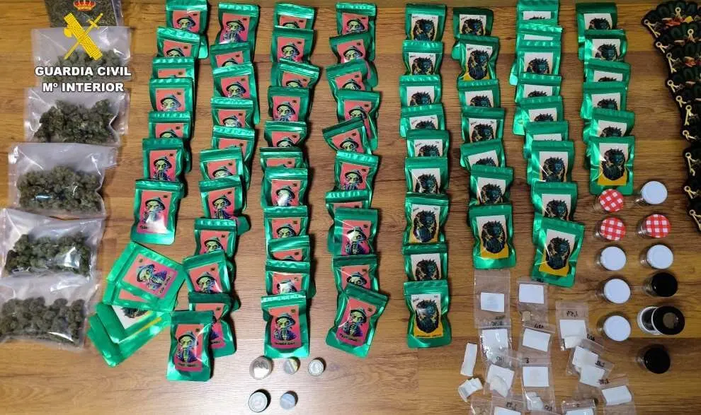 Material incautado por la Guardia Civil en Castro Urdiales.