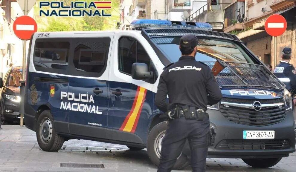 Polic&iacute;a Nacional en Torrelavega.