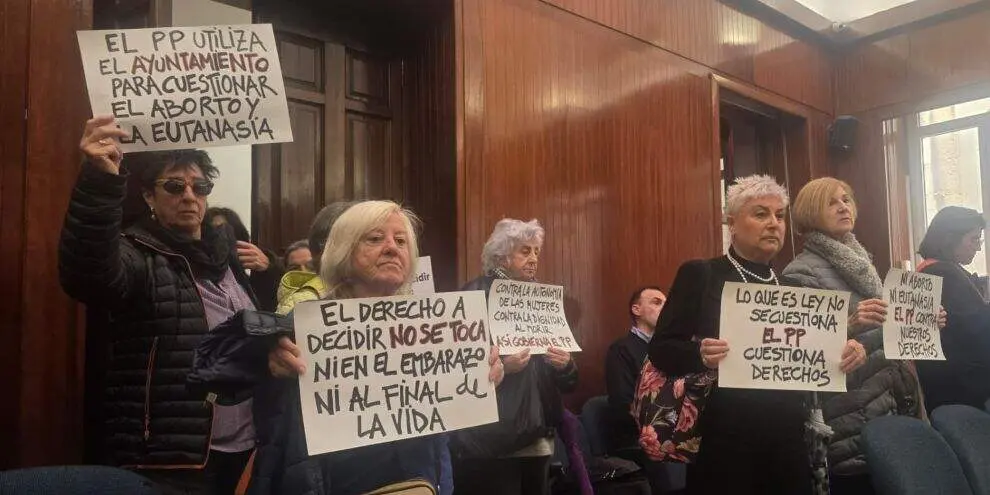 Protesta en el Pleno de Santander.