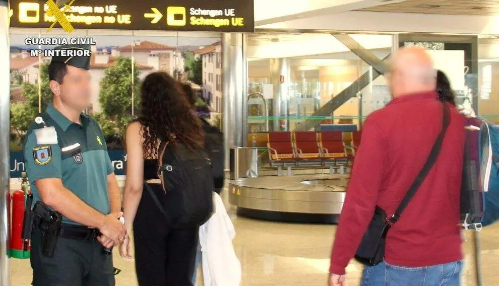 Control en el aeropuerto de Santander.