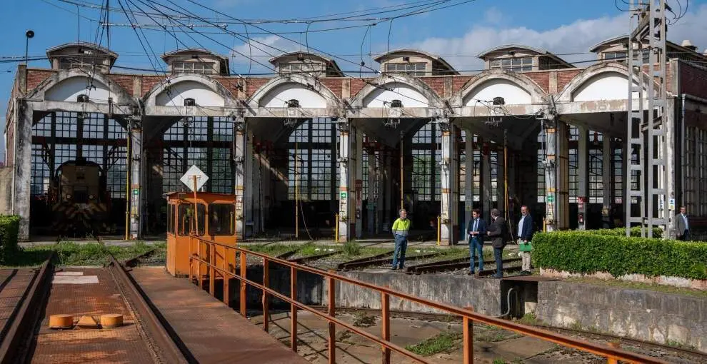Las autoridades pol&iacute;ticas en el barrio de Cajo.