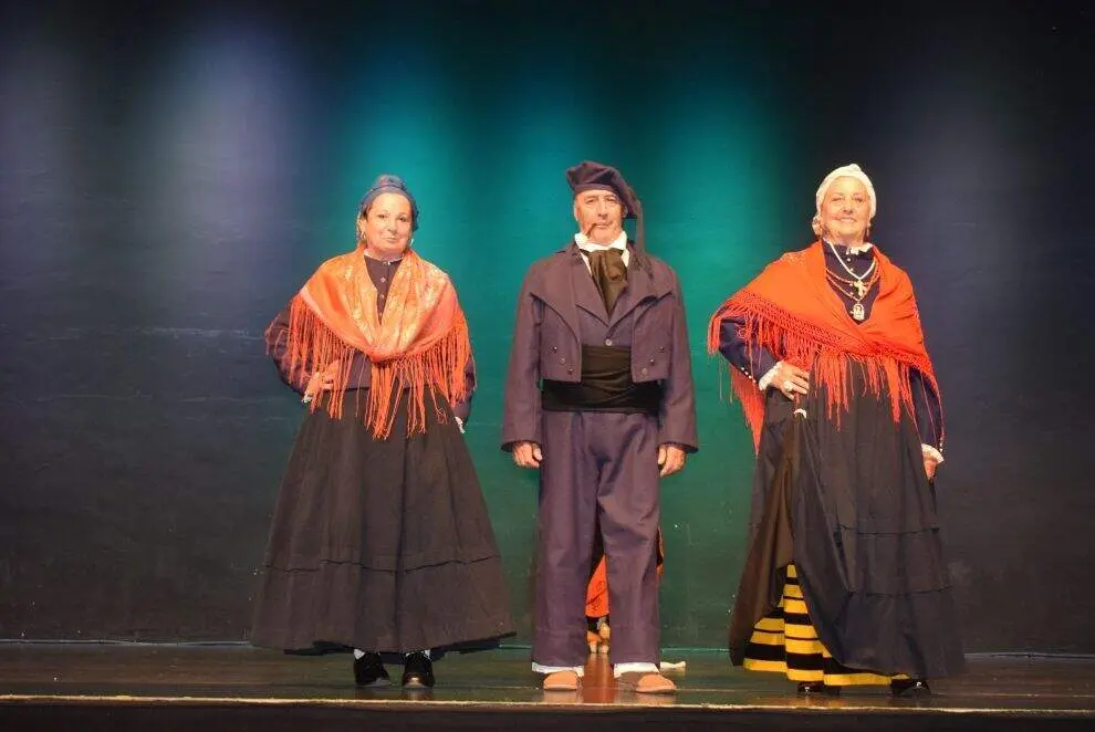 Encuentro Municipal de Folclore en Pi&eacute;lagos.