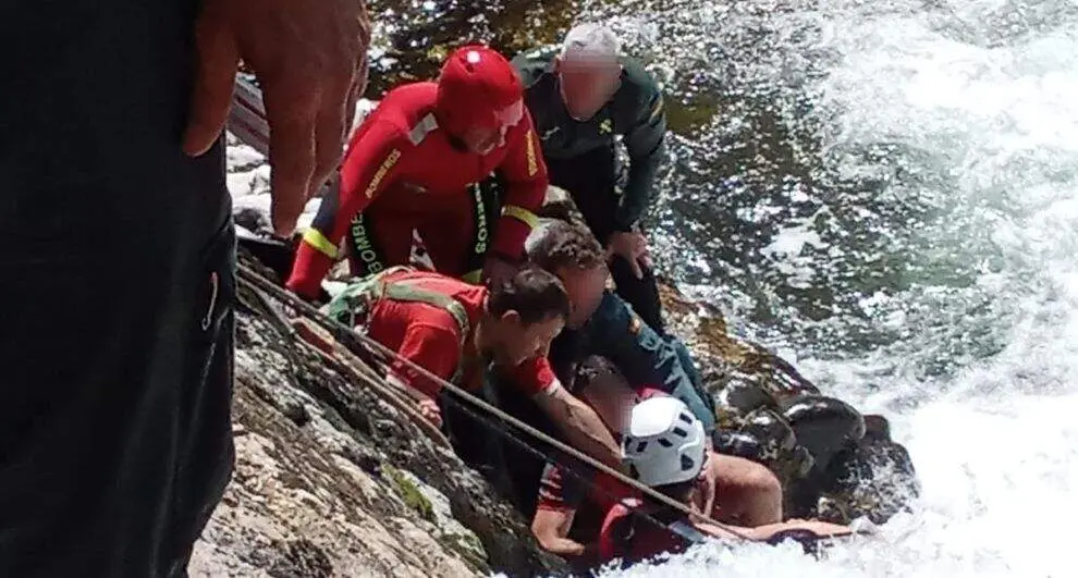 Rescate en el r&iacute;o.