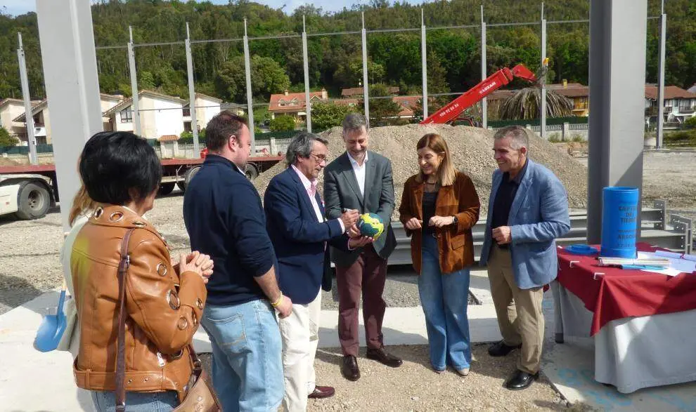 Las autoridades pol&iacute;ticas en el acto. R.A.