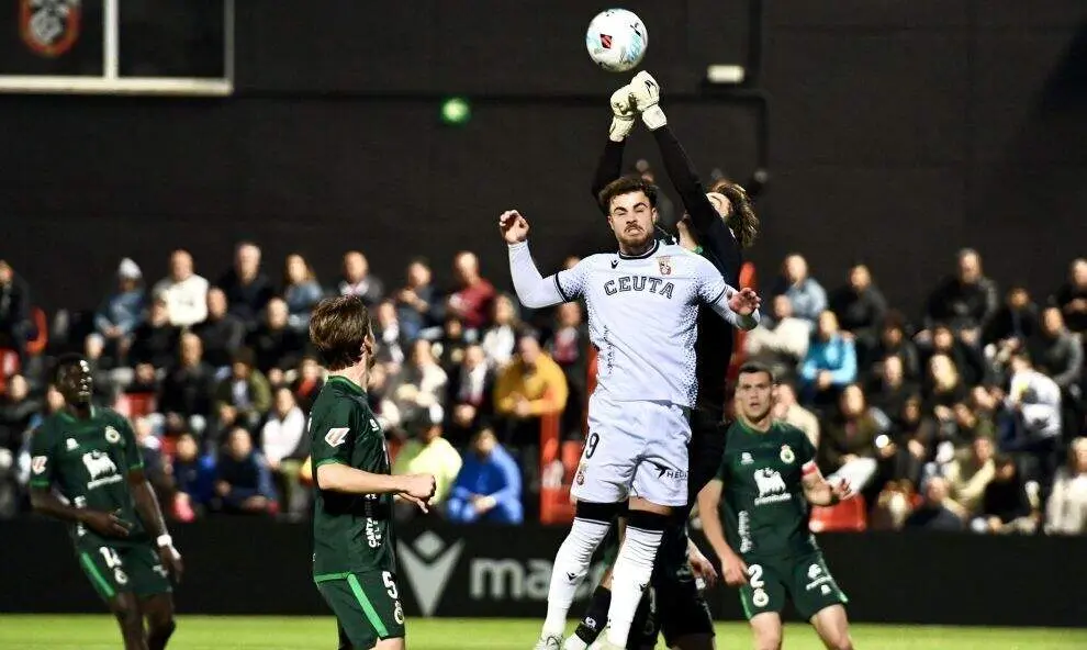 Los c&aacute;ntabros tuvieron un disparo al palo.