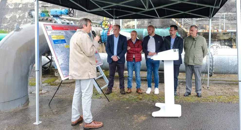 Explicaciones de las obras de suministro de agua.