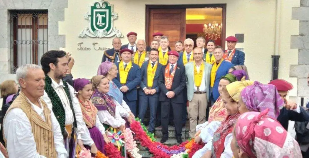 Personalidades distinguidas en el Cabildo. R.A.
