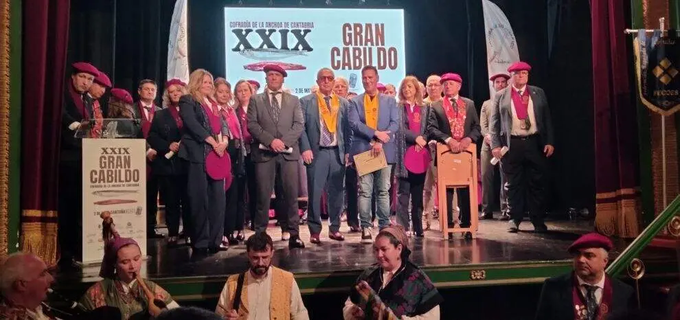 Foto de familia en el Teatro Casino Liceo. R.A.