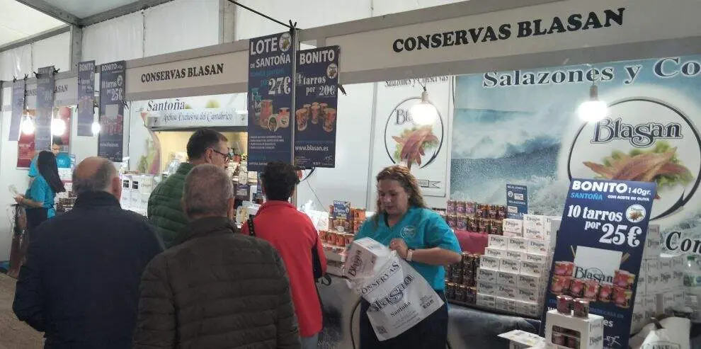 Expositor de Blasan en la feria. R.A.