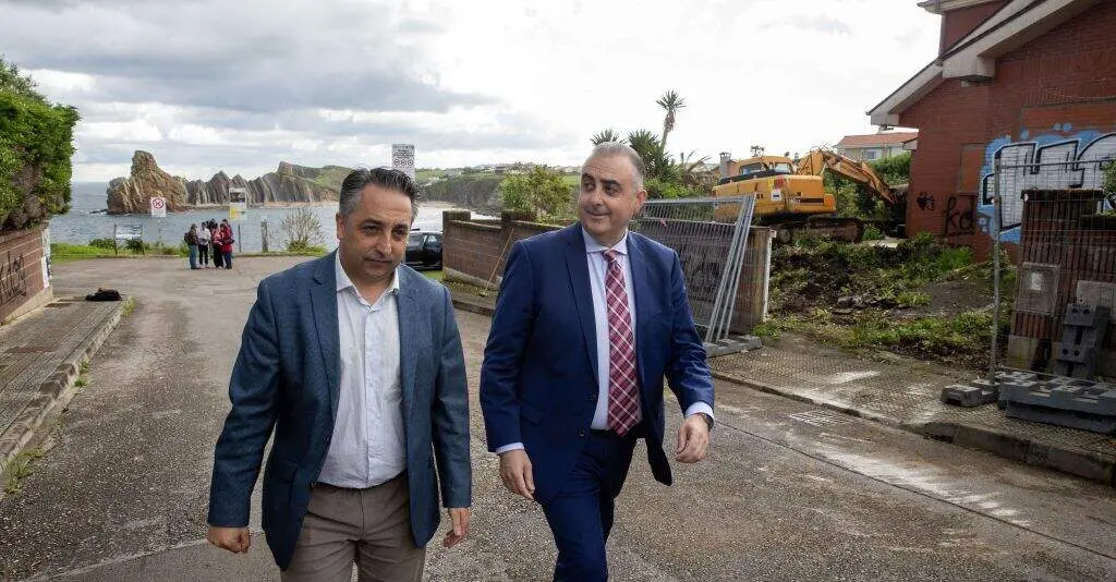 Las autoridades pol&iacute;ticas visitaron los derribos en Pi&eacute;lagos.